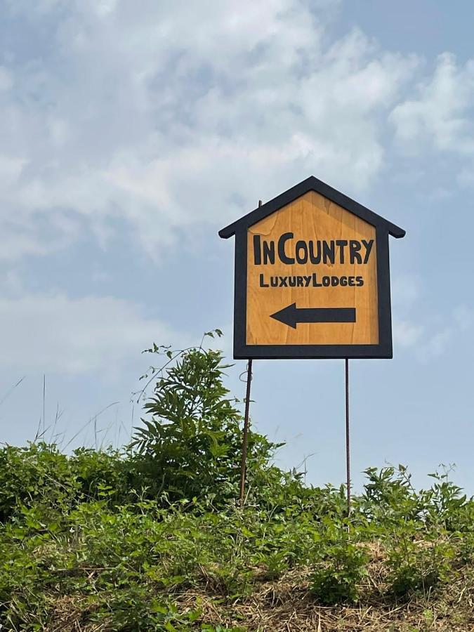 In Country Luxury Lodges Камерино Екстериор снимка